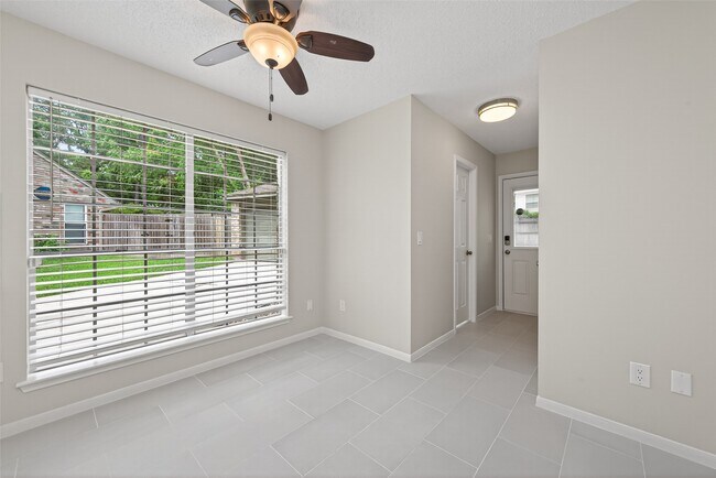 Building Photo - 106 Breezy Point Pl