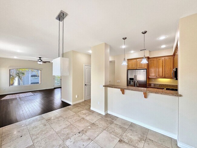 Building Photo - Stunning 4BD/3.5BA Townhouse in Pacific Be...