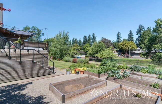 Building Photo - Perfectly located Lake Oswego Mid-century Modern Home with Lake Rights