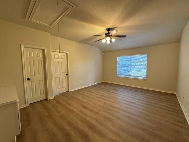 Building Photo - 34 N Montfair Park Cir