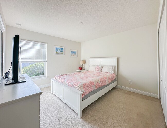 Building Photo - Furnished Rental in Golf Cart District!