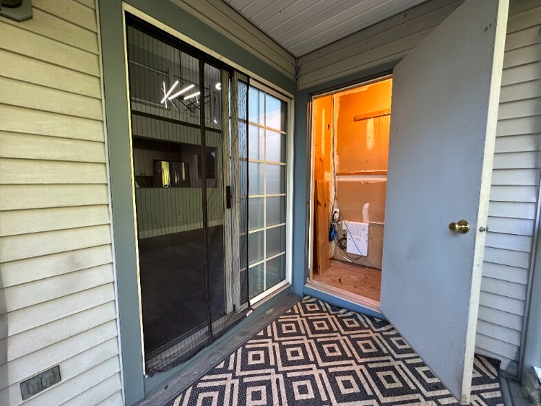 Building Photo - 66 Andover Pl