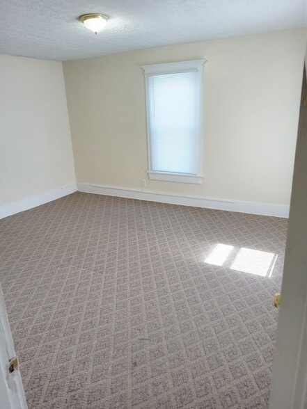 Building Photo - 417 King St