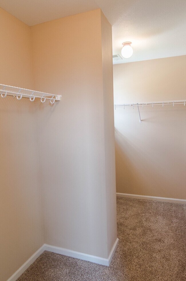 Building Photo - Pet Friendly Three Bedroom!