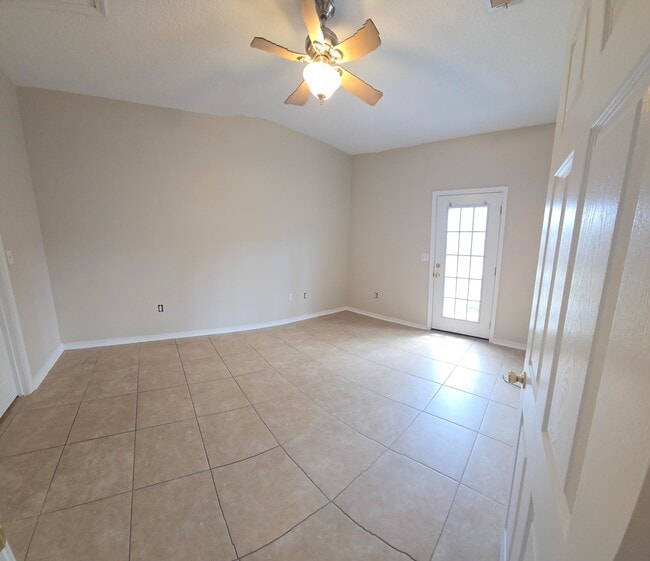 Building Photo - 204 Ann Cir