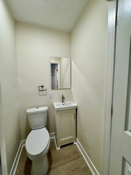 Building Photo - 620 Kirkwood Ave