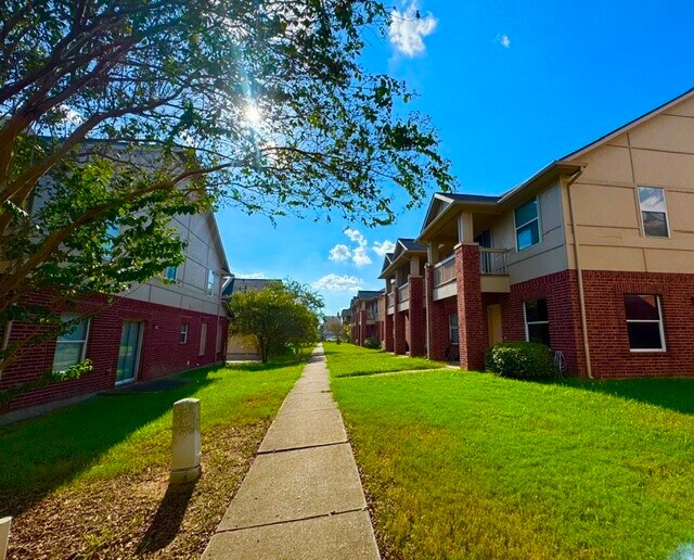 Building Photo - 3817 Shire Valley Dr