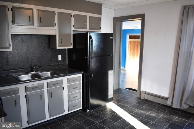 Building Photo - 1208 Montgomery Ave