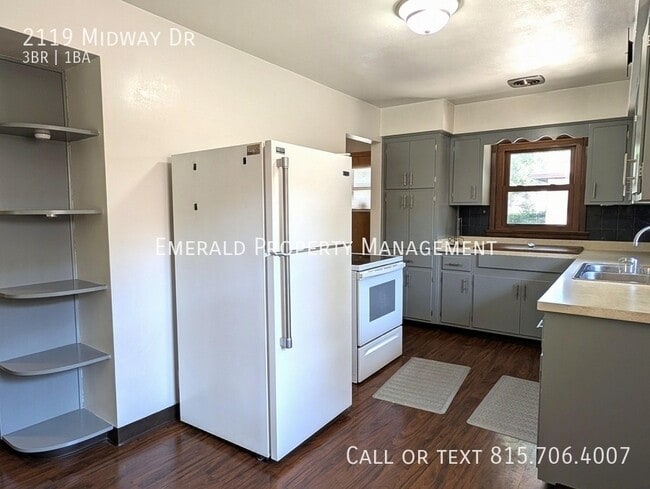Building Photo - 2119 Midway Dr
