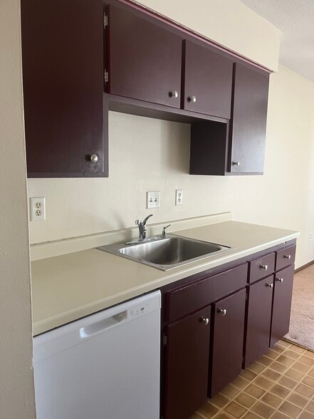 Kitchen - 709 11th Ave S