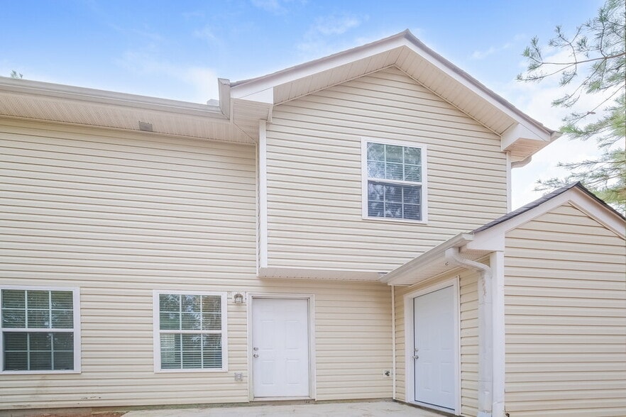 Building Photo - 2150 Ivy Ln