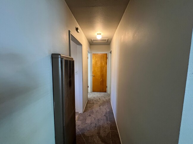 Building Photo - Single story one bedroom unit with covered carport!