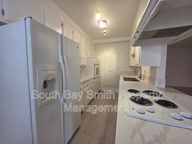 Building Photo - 8710 Delgany Ave