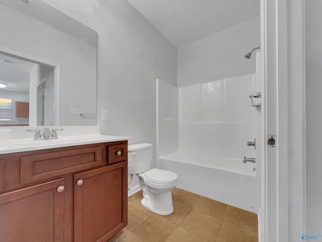 Building Photo - 411 Prom Dr SW