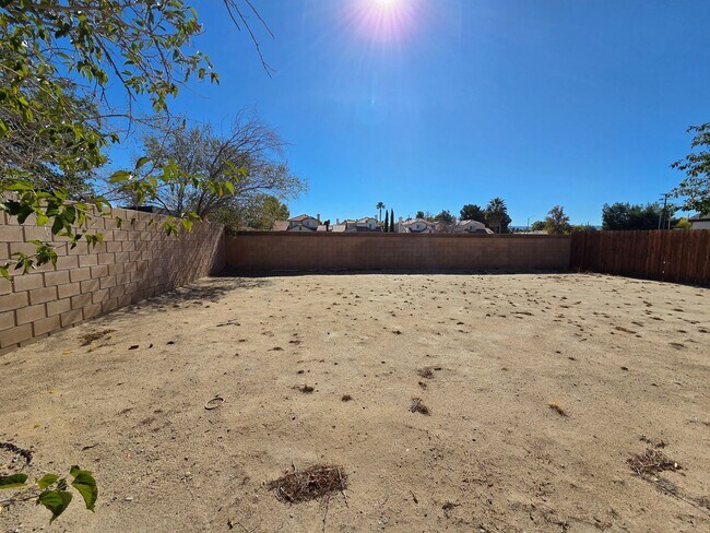 Building Photo - New Listing!