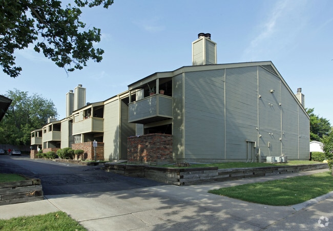 Primary Photo - 1207 S Quaker Ave