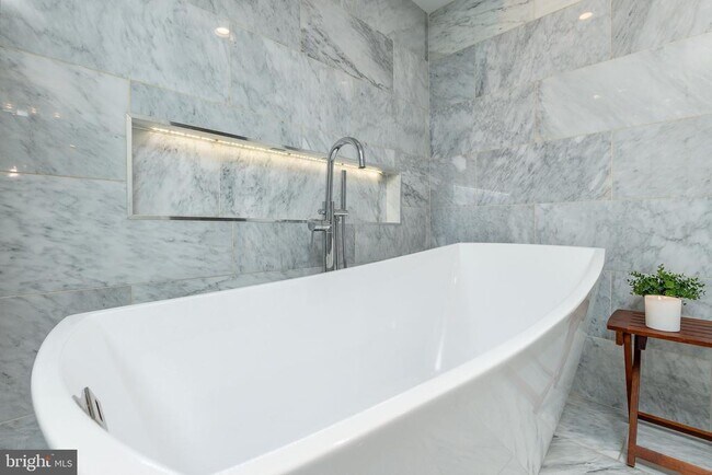 Building Photo - 608 N 3rd St