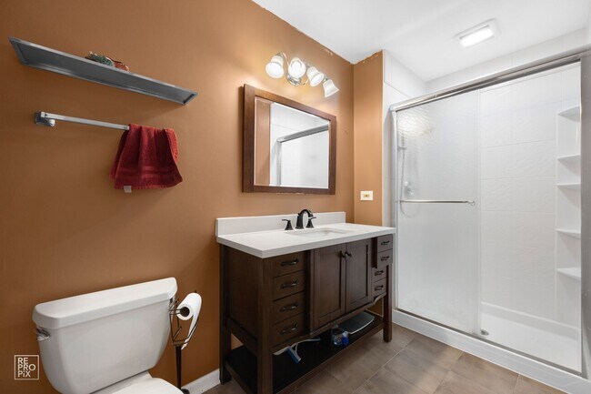 Building Photo - Gorgeous End Unit with 3 Bed/2.5 Baths and...