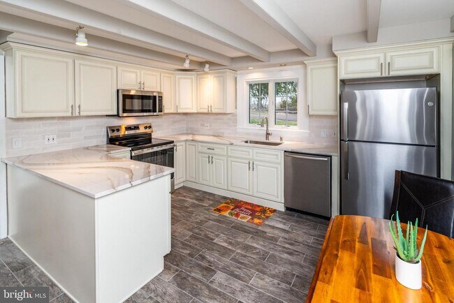 Building Photo - 180 Municipal Rd