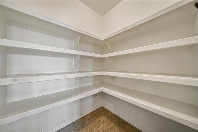 Building Photo - 7721 Dove Holw Dr
