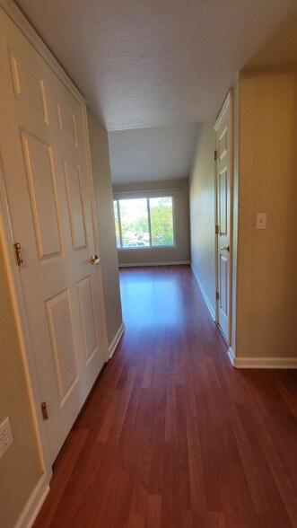 Building Photo - 4875 S Balsam Way