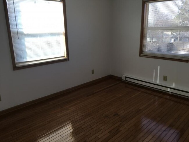 Building Photo - 5960 E 42nd Street