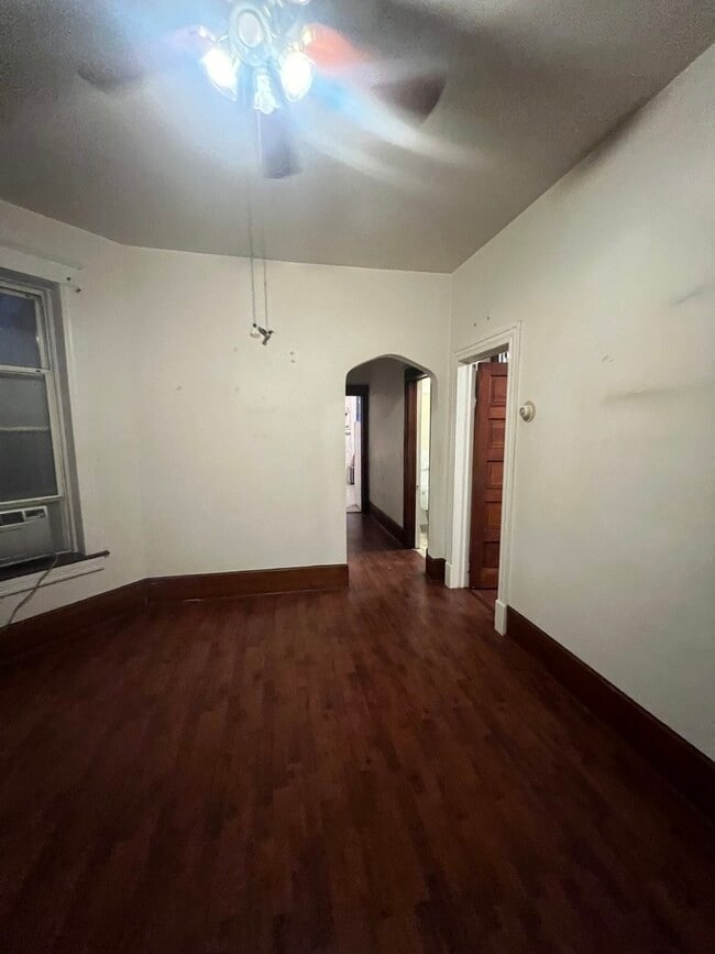 Building Photo - 3545 N Sheffield Ave