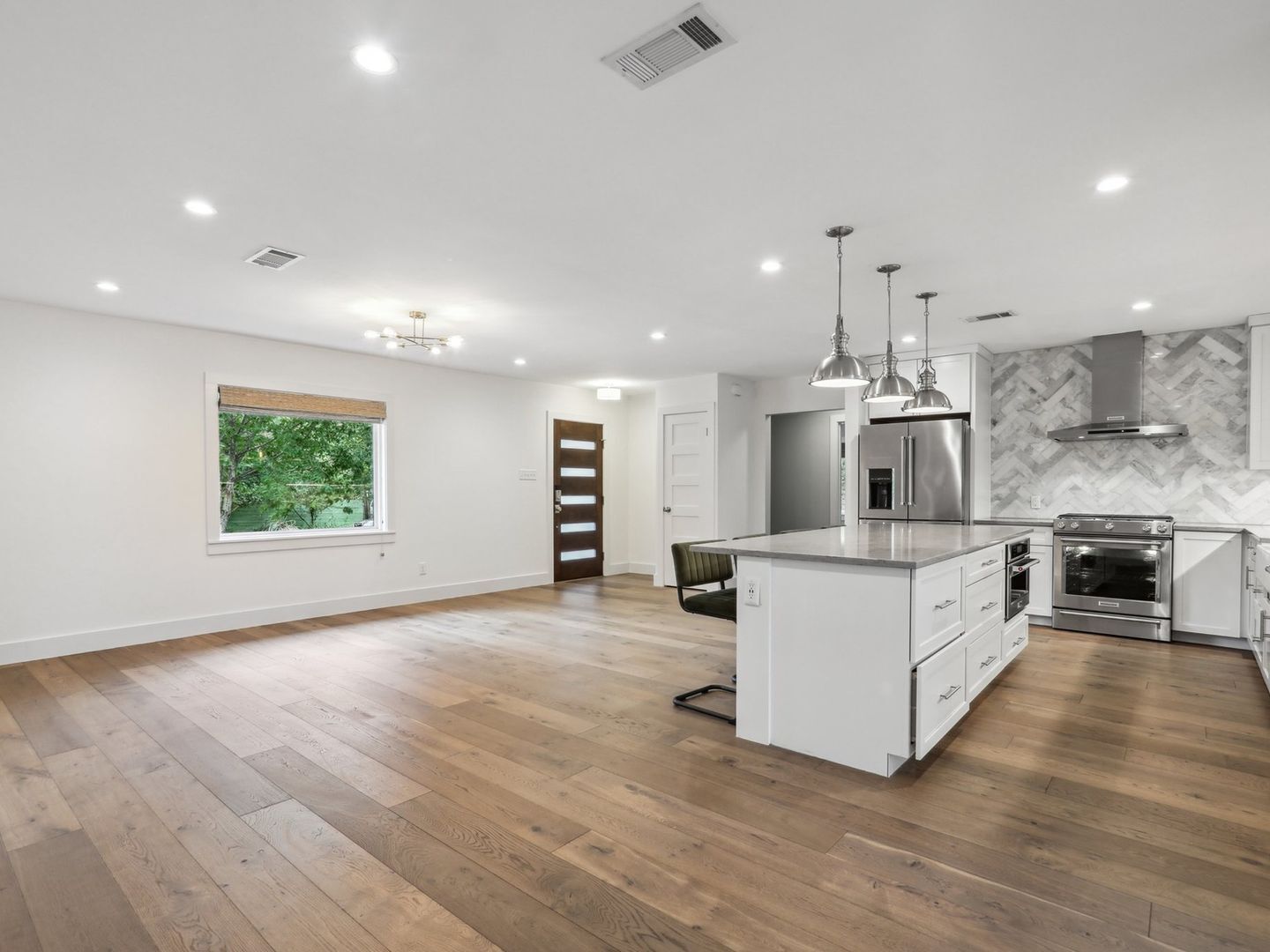 Building Photo - 1109 Sahara Ave