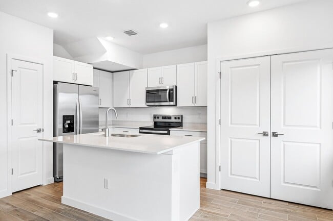 Building Photo - 5024 Elderberry St