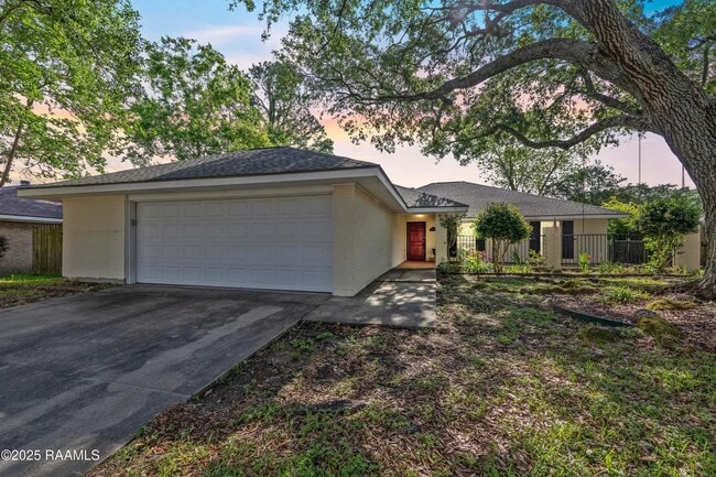 Building Photo - 305 Orgeron Dr