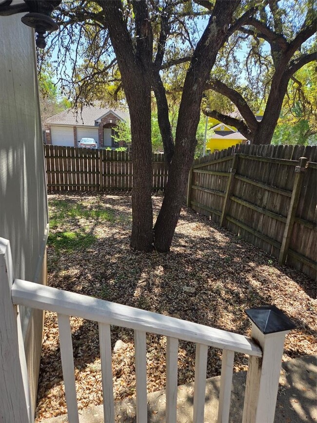 Building Photo - 3001 Rochelle Dr