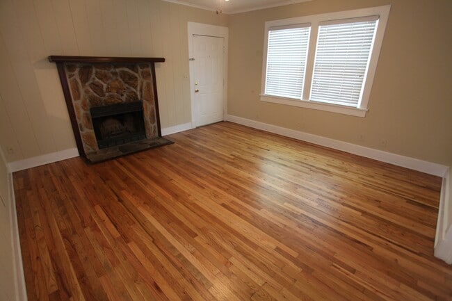 Building Photo - 3bed/2bath House off of Wire Road. Rental includes water!