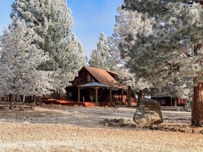 Building Photo - Beautiful Custom Log Home in Squaw Creek C...