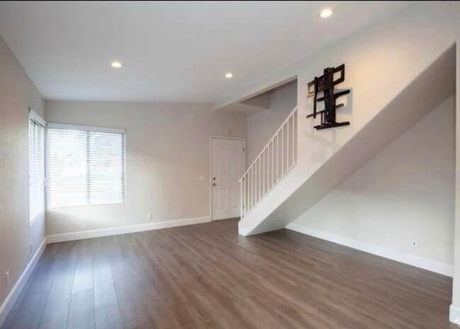 Building Photo - 394 Tava Ln