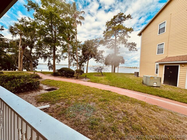 Building Photo - 225 S Tropical Trail