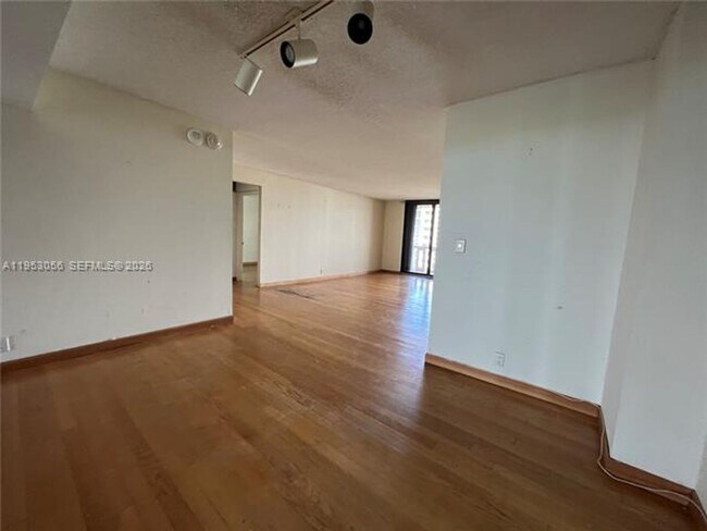 Building Photo - 1111 Crandon Blvd