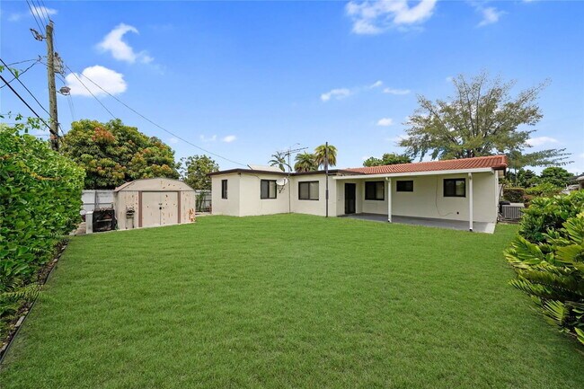 Building Photo - Southeast 9th Court, Hialeah, FL 33010 - 3 BR 2 BA house