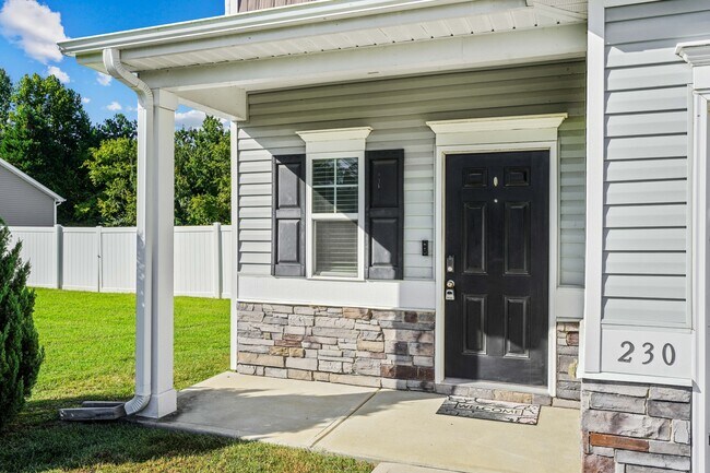 Building Photo - 230 Timberline Oak Dr