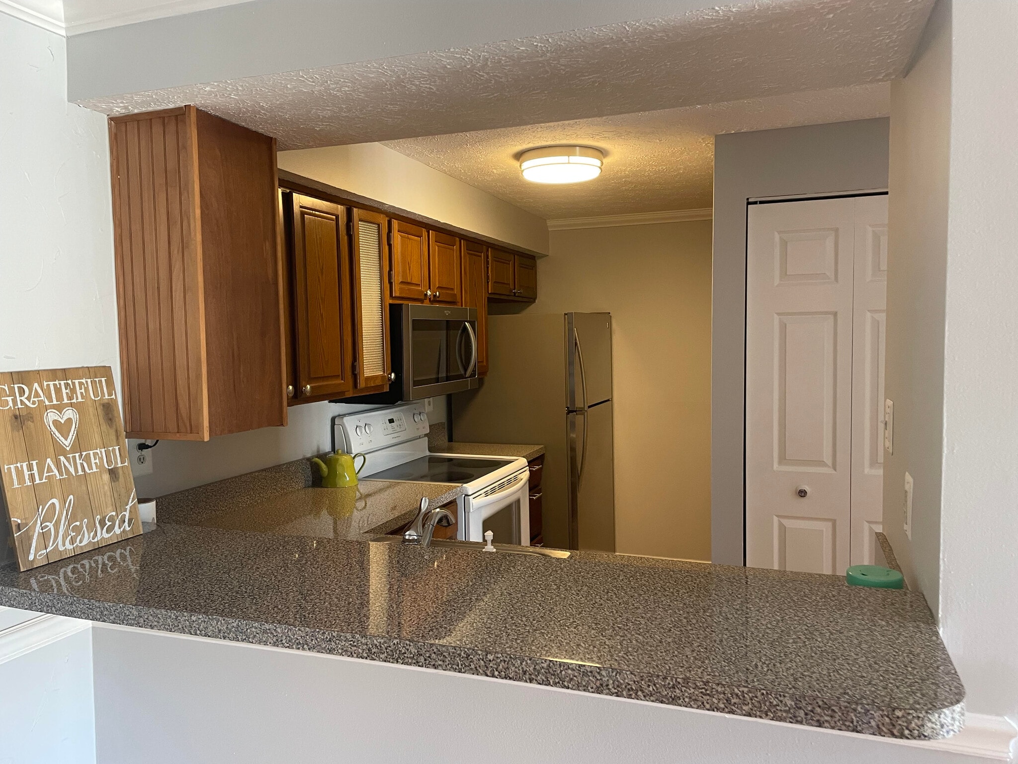 Kitchen - 804 Stratford Way