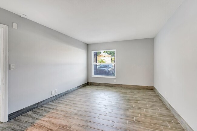 Building Photo - 480 NW 20th St