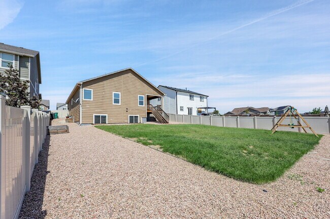 Building Photo - $2,940.95, $300.00 off the first month's rent, 6 Bedrooms, 3 Bathrooms, Single Family Home in Col...