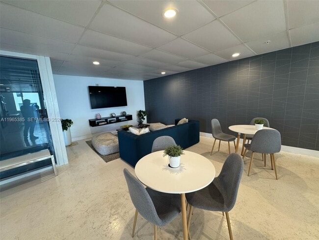 Building Photo - 170 SE 14th St