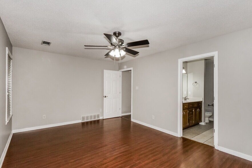 Building Photo - 8018 Jills Creek Dr