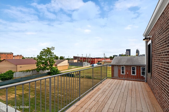 Building Photo - 1529 W Market St