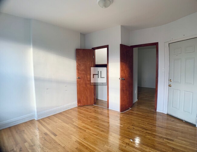 Building Photo - NO FEE 1BR HENRY STREET