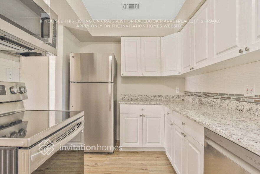 Building Photo - 927 28th St NW