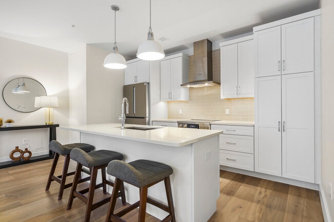 Building Photo - 1 US-1