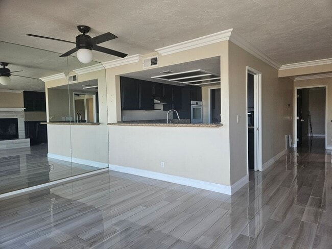 Building Photo - Beautiful condo ready for you to move into!