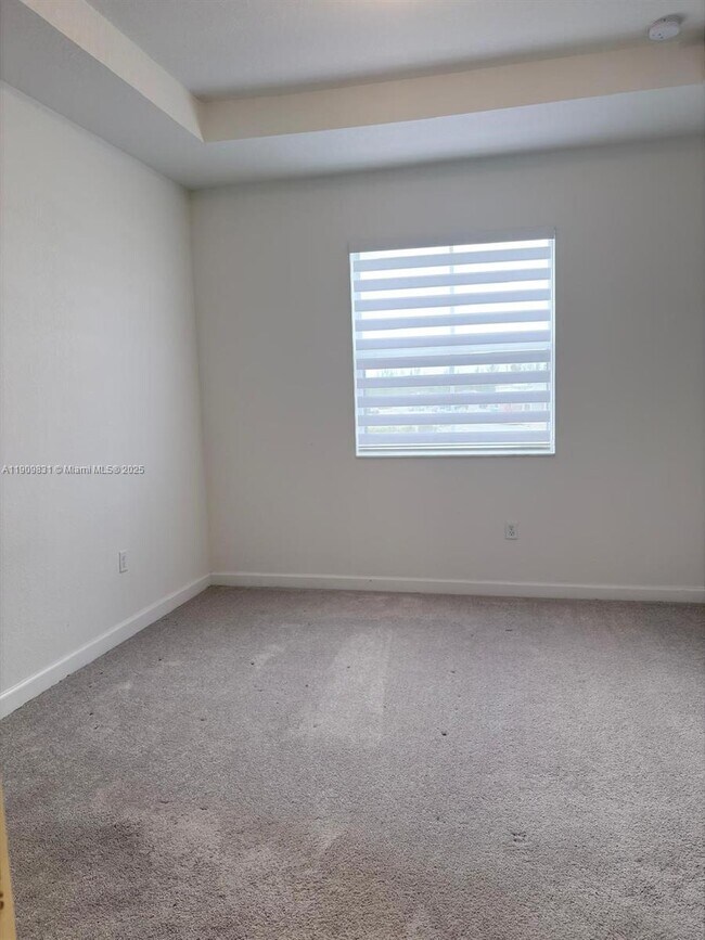 Building Photo - 2490 SE 29th St