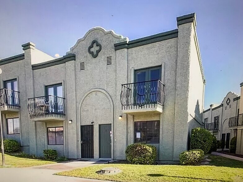 Townhouse Front view - 7095 Burcot Ave